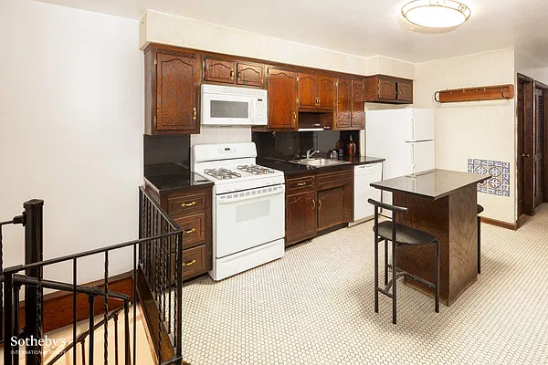 Sold by Sotheby's International Realty | media 35