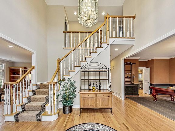 4th image of 6 Sherwood Dr