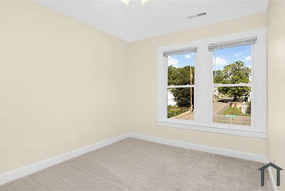 462 Beaumont St — Photo 20