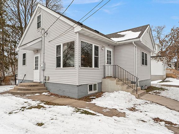 2nd image of 300 3rd St SW