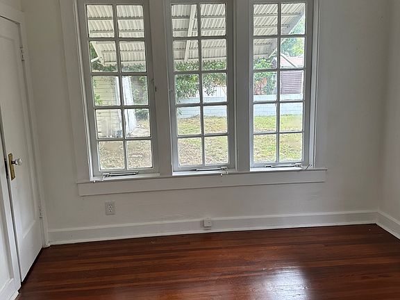 4th image of 1004 Sunrise Blvd