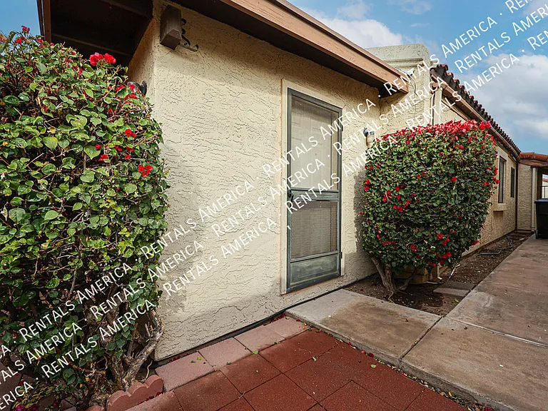 1621 E Vaughn St — Photo 5