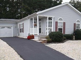 11 Highlands Rd, Manahawkin, NJ 08050