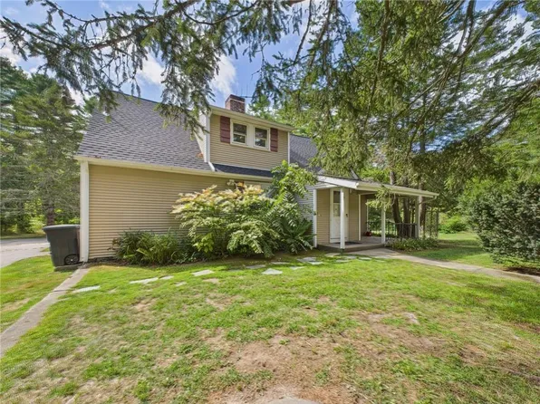 17 Pasquisett Trl, Charlestown, RI 02813