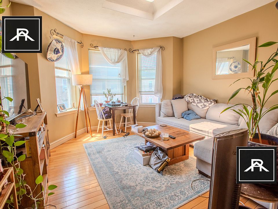 1st image of 94 Gordon St #402