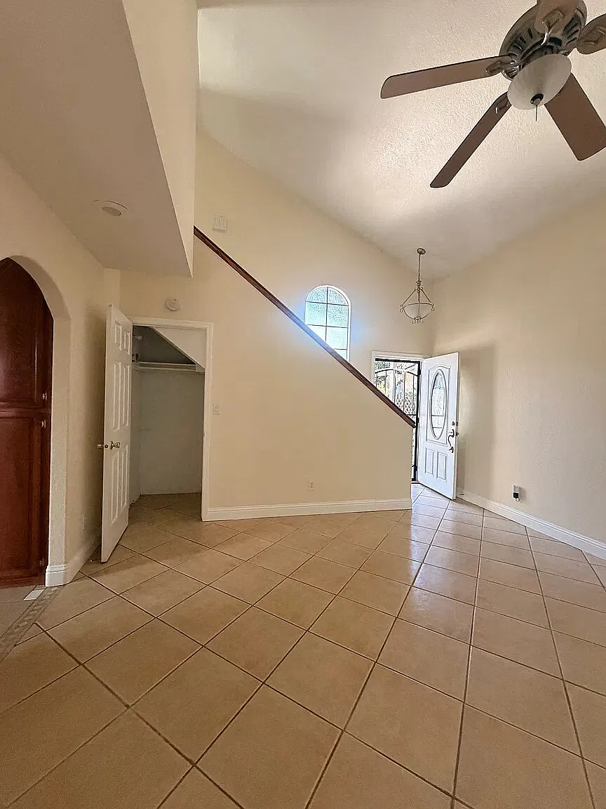 3 bed, 2.5 bath, 2000 sqft, $2,650 — Photo 4