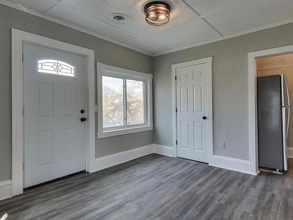 5th image of 2030 Willow Ave N #1