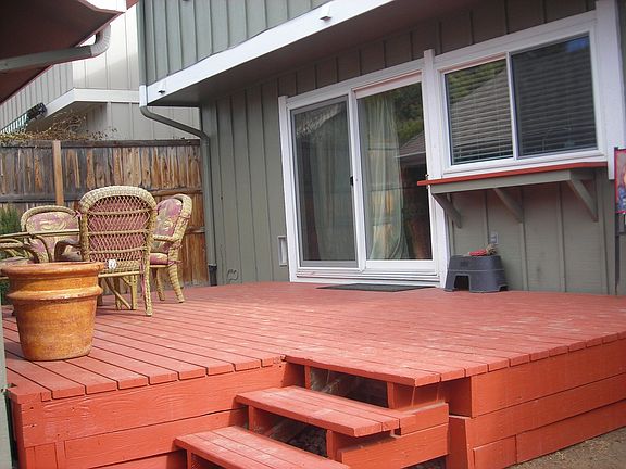 Deck in the back
