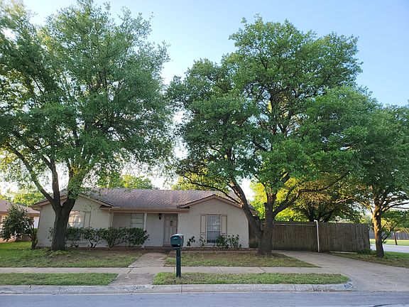 2nd image of 2029 Knoxville Dr