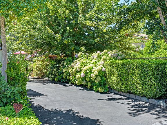 4th image of 574 Peach Ln