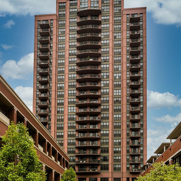 1st image of 330 N Jefferson St APT 1307