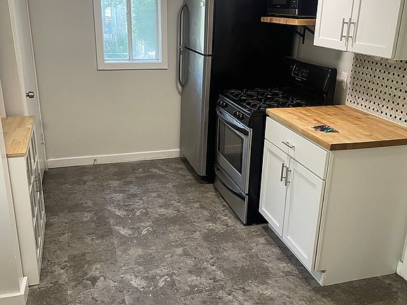 4th image of 3319 Waalkes St