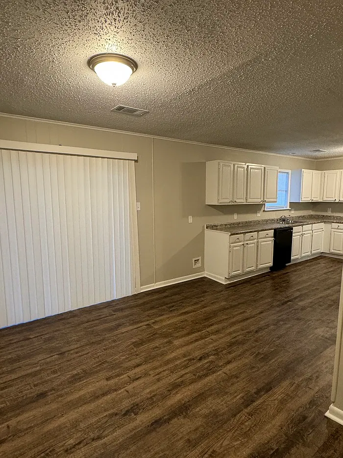 3 bed, 2.0 bath, 1344 sqft, $1,550 — Photo 4