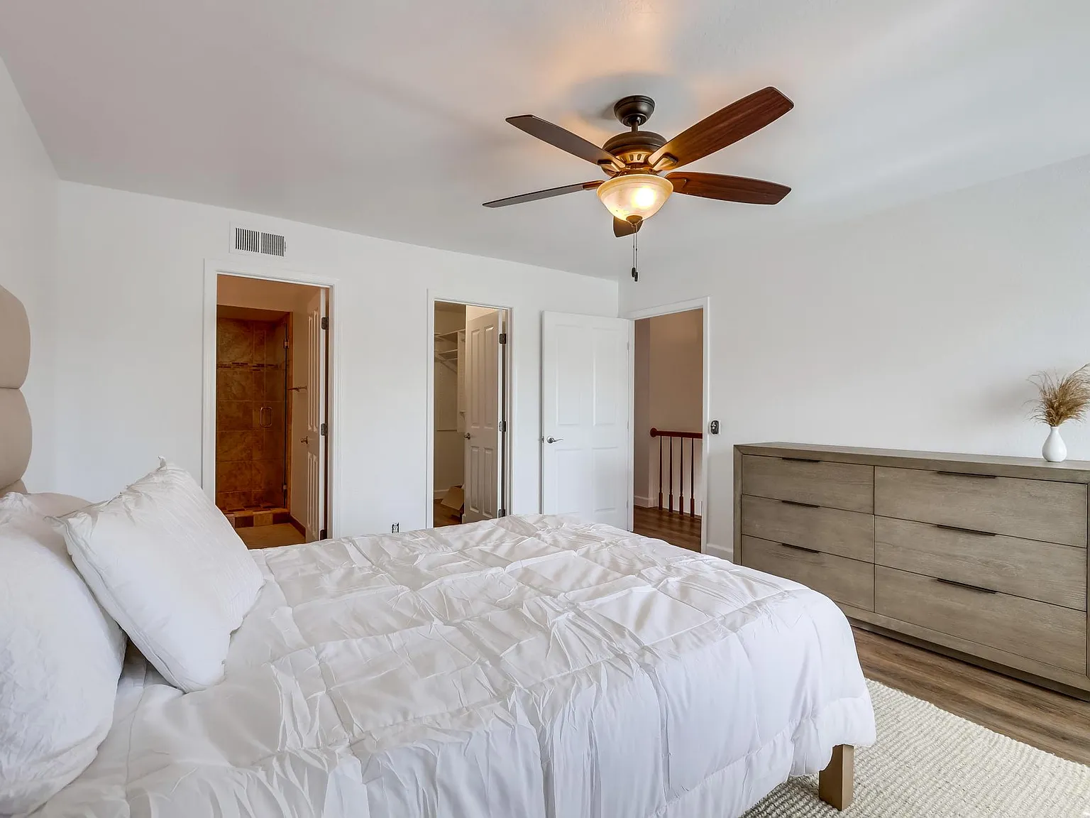 3 bed, 2.5 bath, 1700 sqft, $7,500 — Photo 1