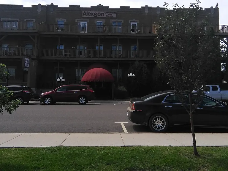 120 6th Ave W — Photo 8