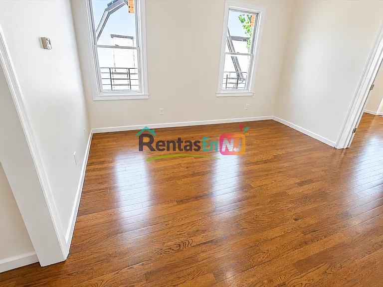 85 Littleton Ave #3B — Photo 8