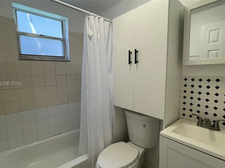 1043 NW 2nd St #9 — Photo 13