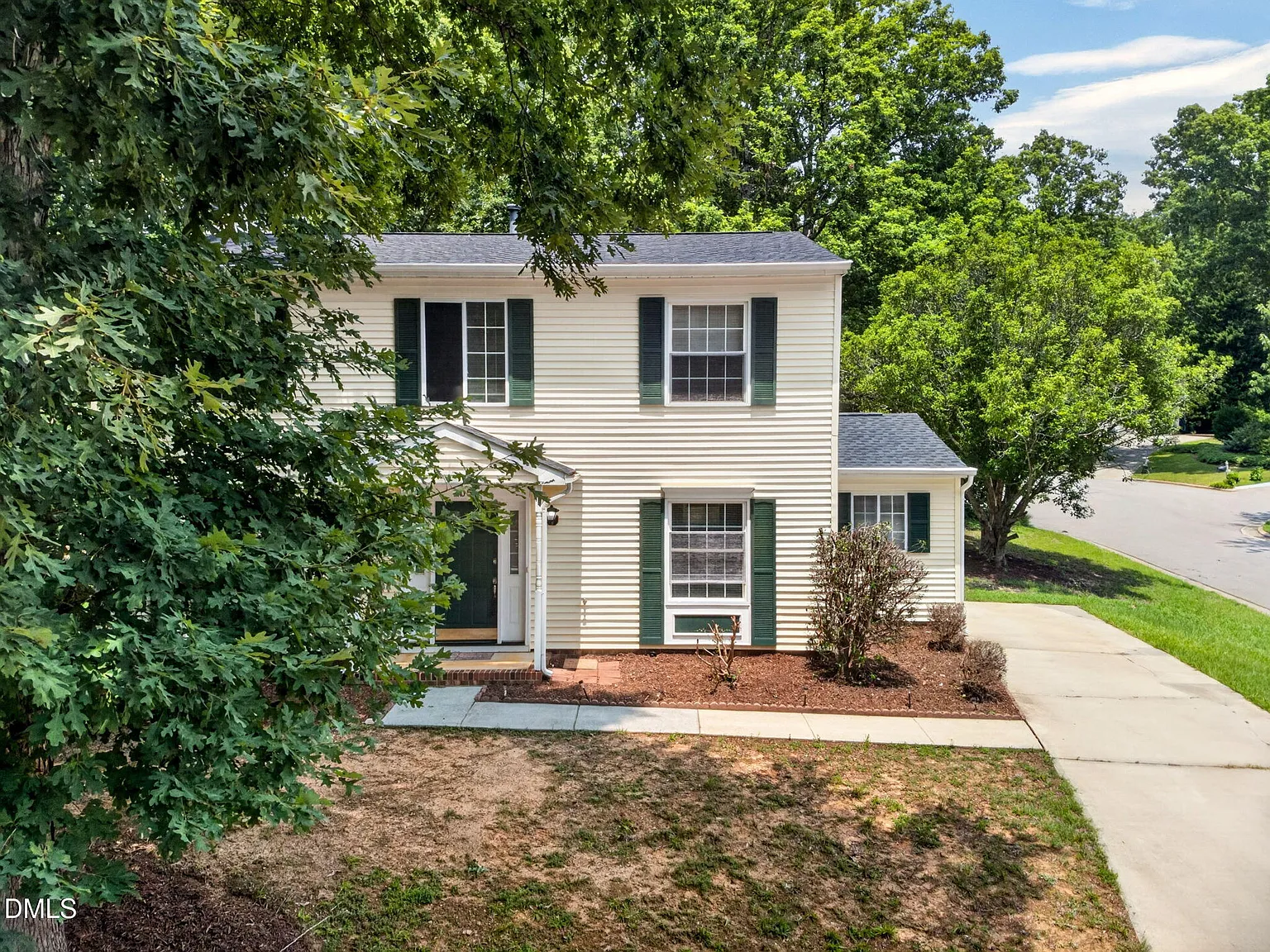 4 bed, 3.5 bath, $2,500 — Photo 2