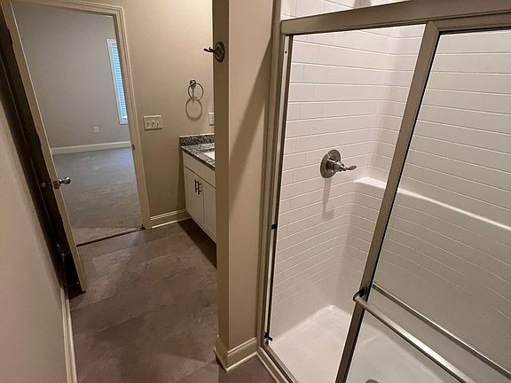 5th image of 136 Peachtree Ln #136