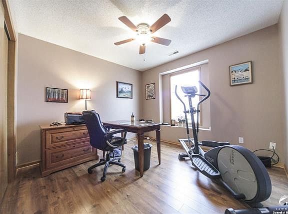 1913 E 30th St Lawrence, KS listing photo #3