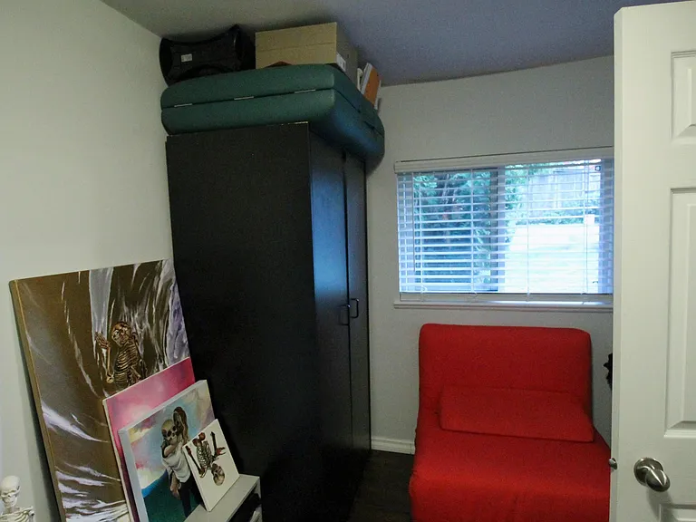 737 Robinson St — Photo 3