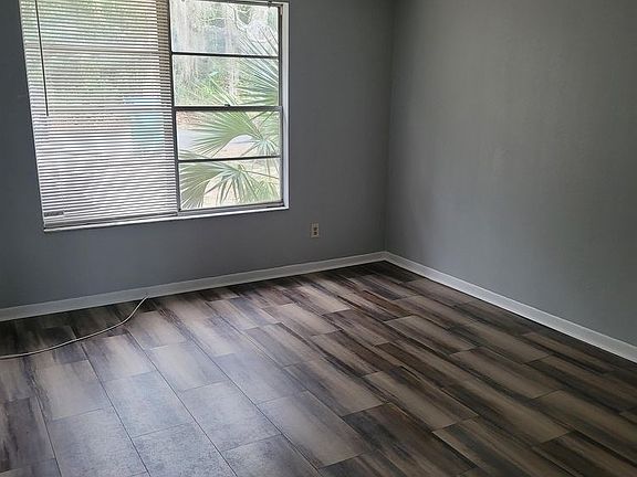 4th image of 257 SE Colburn Ave APT 102