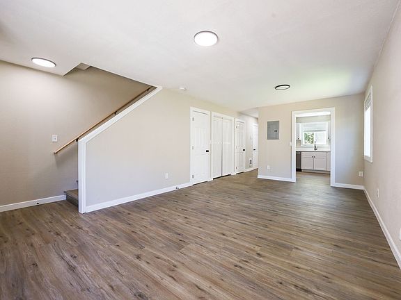 5th image of 2829 SE 90th Pl APT A