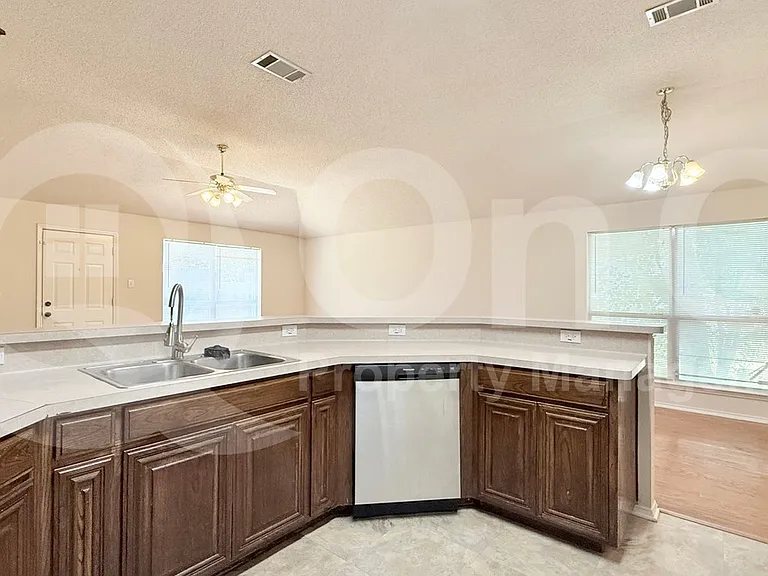 8001 Mourning Dove Dr — Photo 5