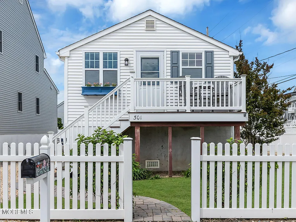 301 W Kupper Dr