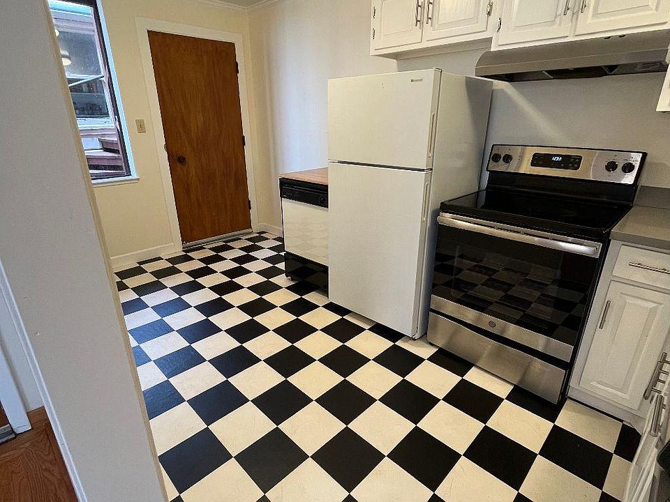 1st image of 40 Child St #40