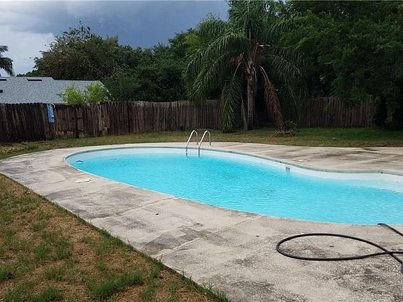 3rd image of 104 Meadowglen Ct