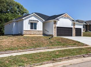 1205 Bentgrass Dr, Salina, KS 67401