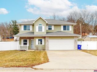 607 N Elm St, Avoca, IA 51521