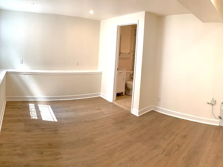 421 Huron Ave #IN-LAW — Photo 13