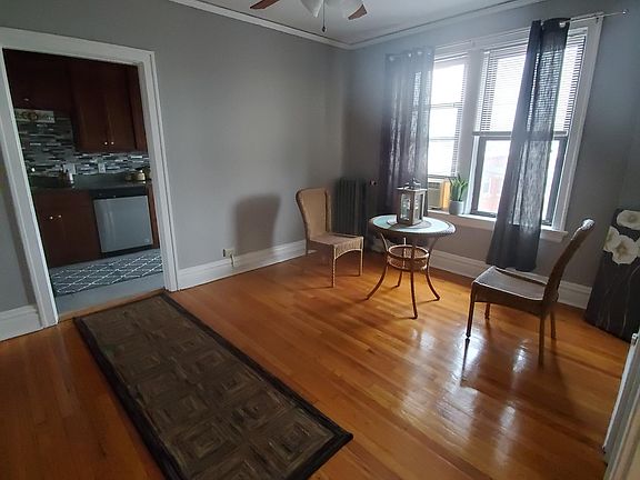 3rd image of 5616 Pershing Ave #43