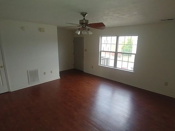 3rd image of 120 Garnet Dr