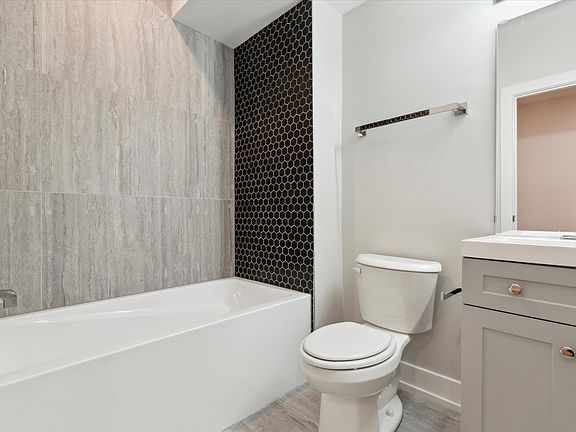 3rd image of 2215 N 7th St Unit 3