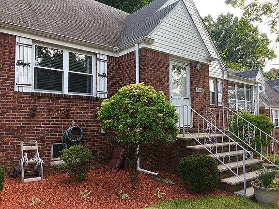4th image of 37-02 Hale Pl