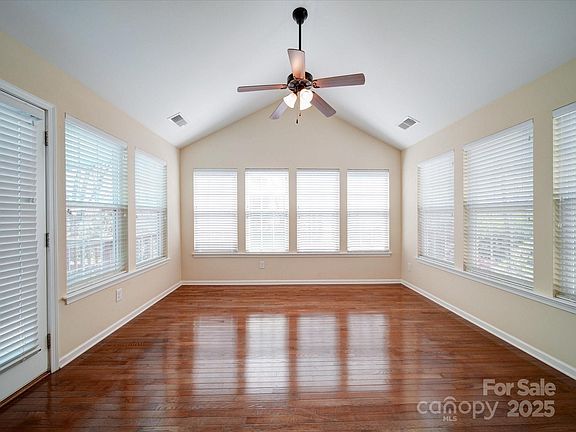 5th image of 7524 Common Oak Dr