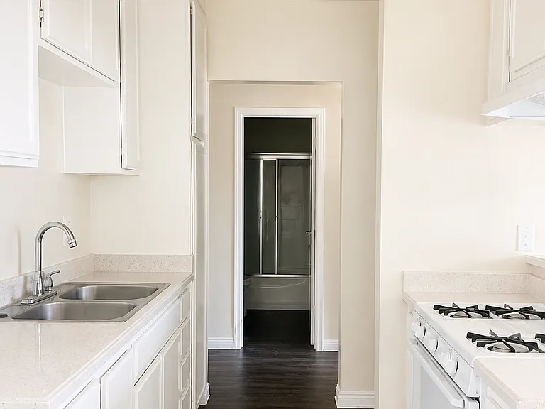 Sun Valley Apartments — Photo 7