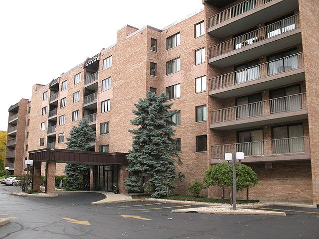 1st image of 901 Center St Unit 106