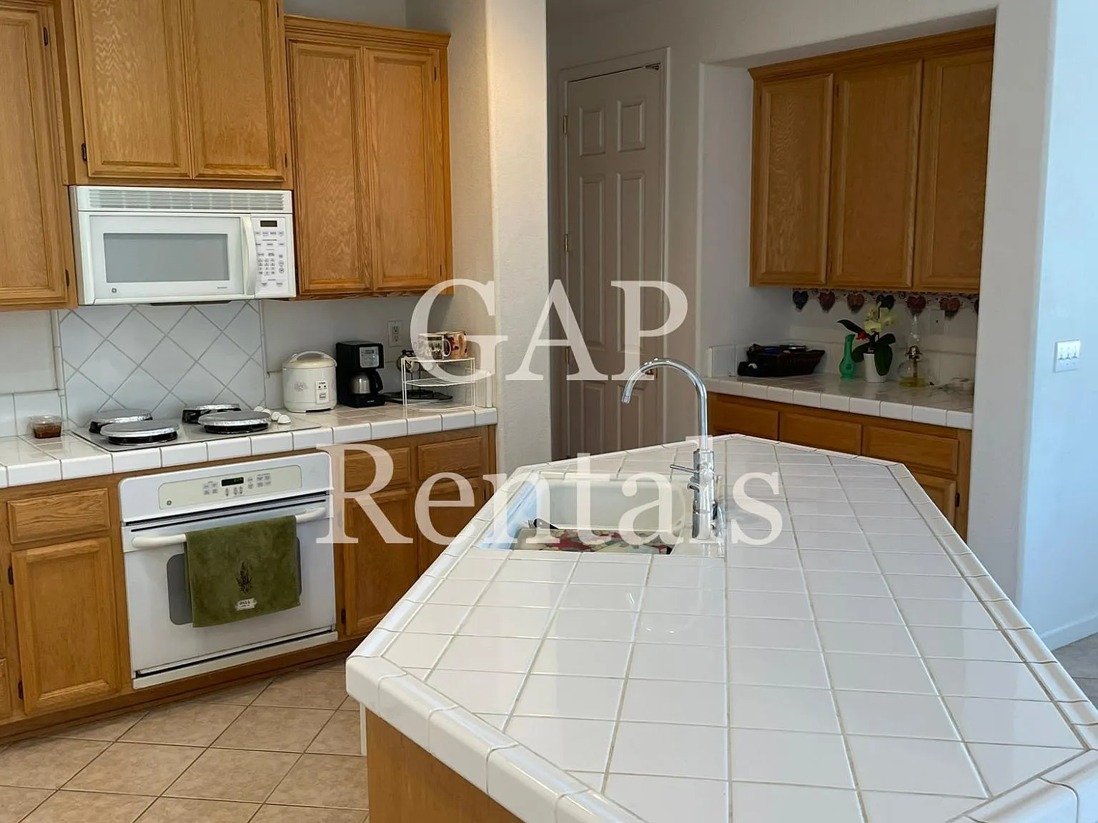 4 bed, 1841 sqft, $2,850 — Photo 3
