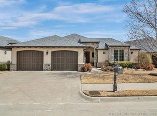 8437 S Phoenix Pl, Tulsa, OK 74132