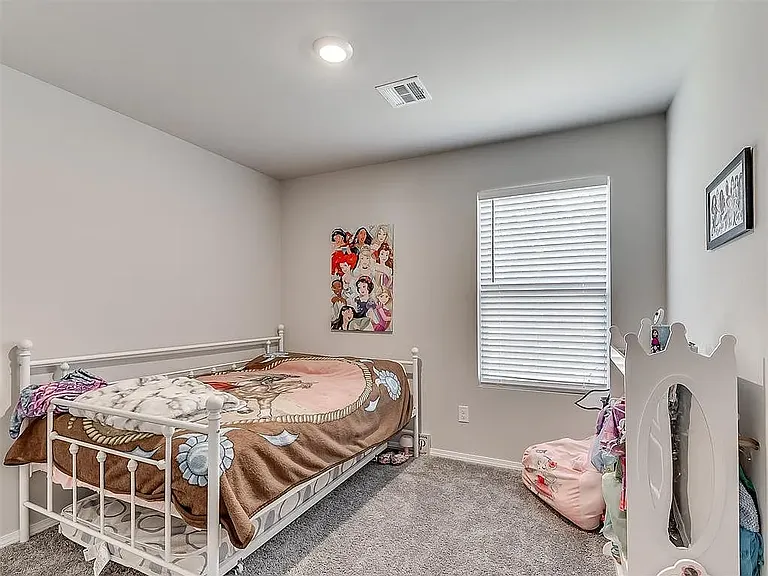 496 SE 7th Pl — Photo 9