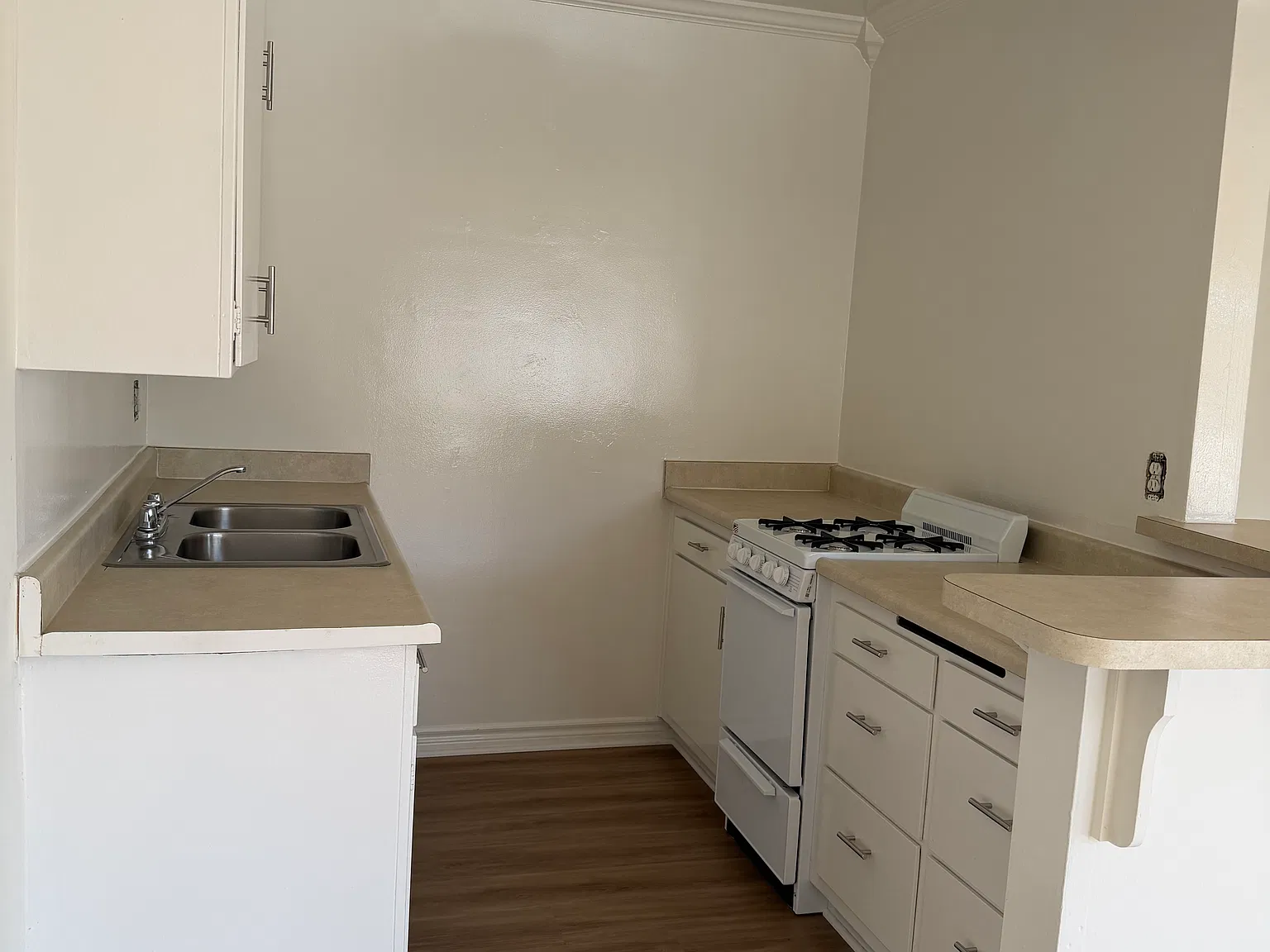 Quiet Park Apartments — Photo 3