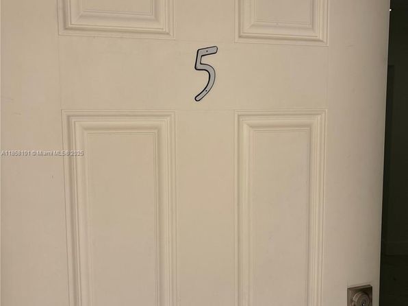 629 SW 10th St APT 5