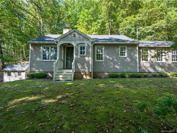 8 Riggs Street, Oxford, CT 06478