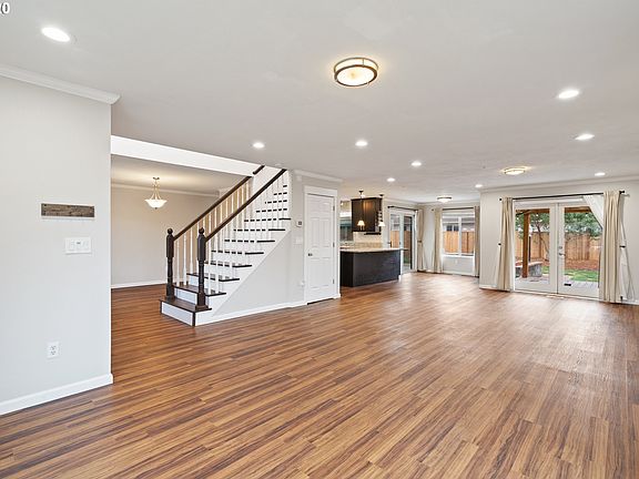 4th image of 4521 NE 47th St