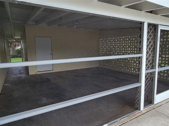 4th image of 2483 Lakeshore Cir
