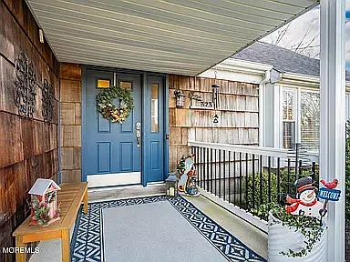 323 Suburban Dr — Photo 3